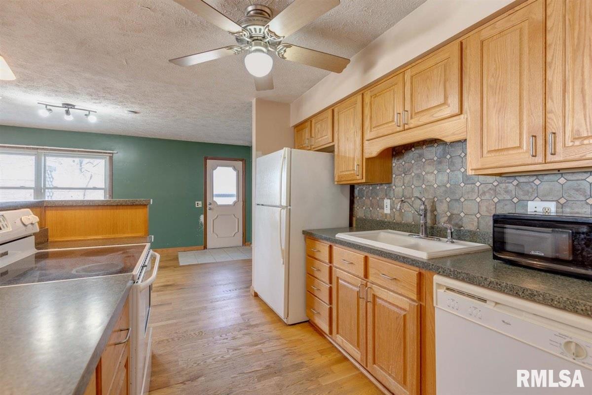 401 Armor Road Springfield, IL 62704 - Photo 5 of 17