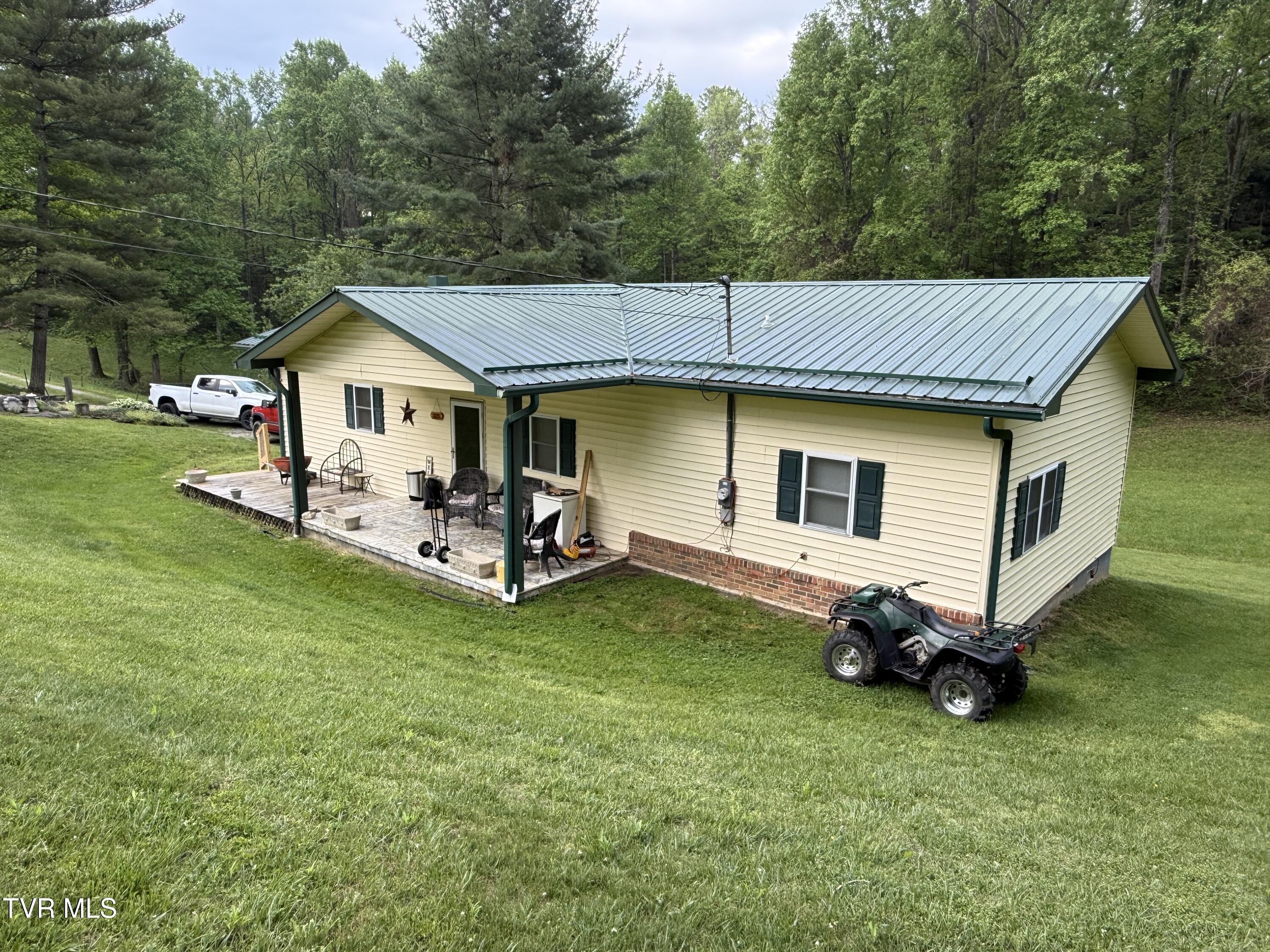 125 Babb Road Elizabethton, TN 37643 - Photo 3 of 50 IMG_1317