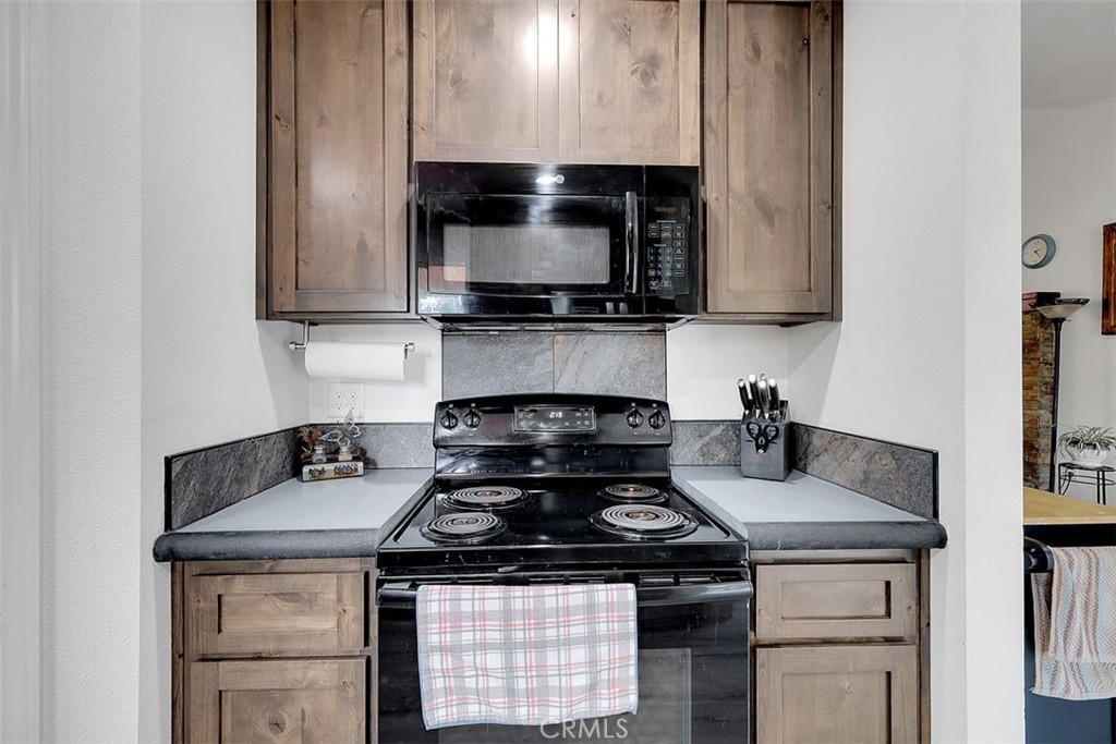14141 Racine Circle Magalia, CA 95954 - Photo 15 of 53 a kitchen with a stove and a microwave