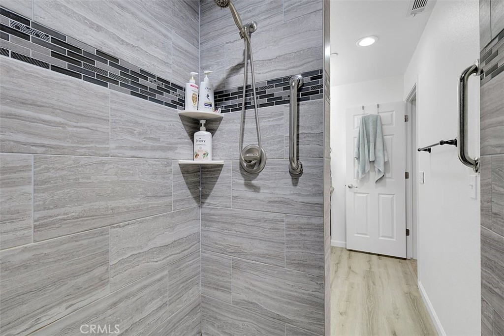 14141 Racine Circle Magalia, CA 95954 - Photo 19 of 53 a bathroom with a shower