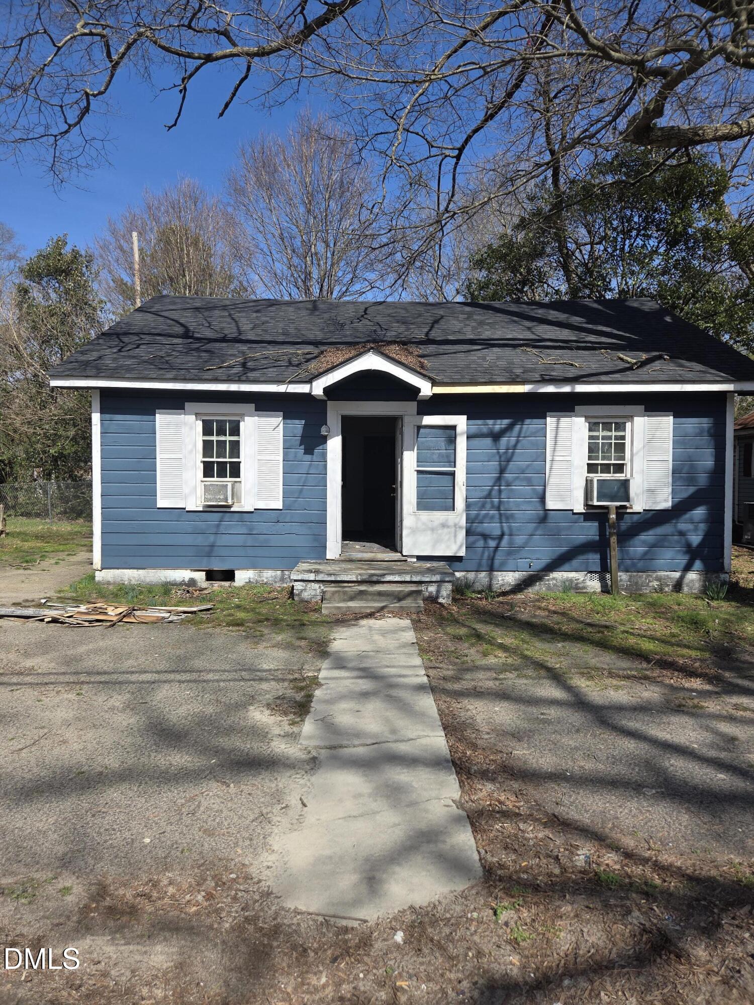 207 East Maple Street Mount Olive, NC 28365 - Photo 1 of 11 a front view of a house with a yard