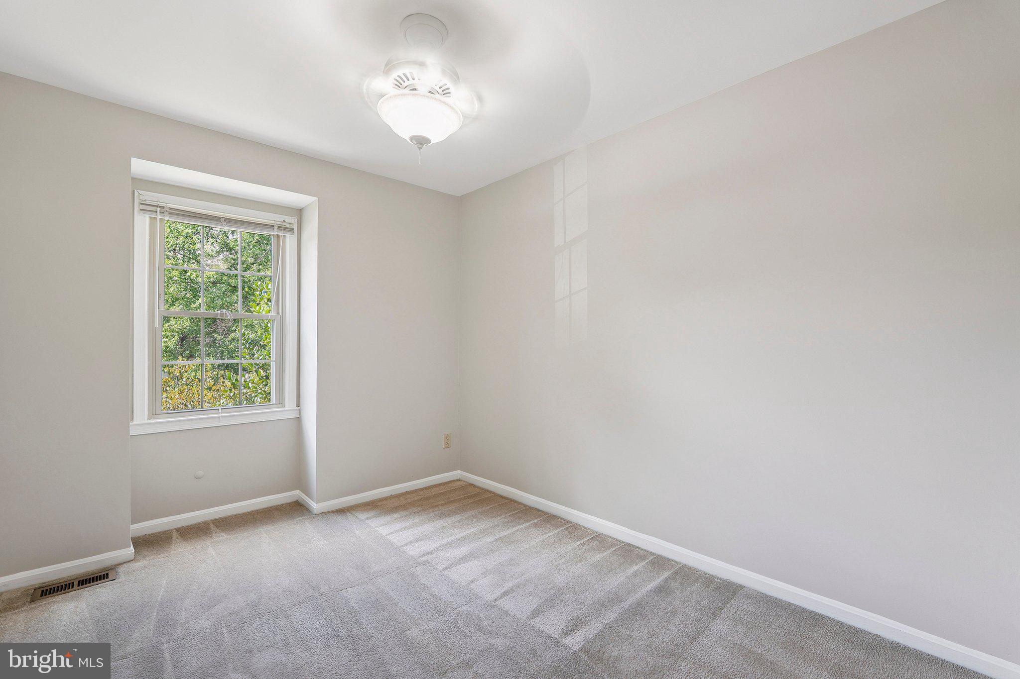 2917 Village Spring Lane Vienna, VA 22181 - Photo 19 of 37