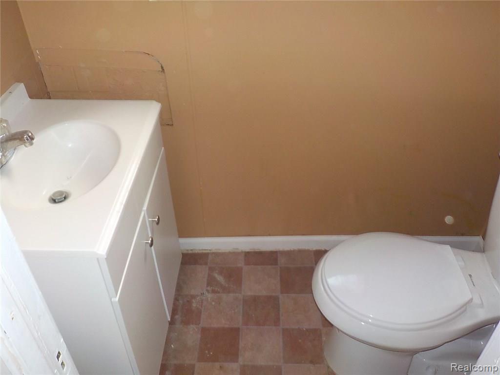 5291 Beecher Road Flint, MI 48532 - Photo 12 of 24 DSCN0060.JPG