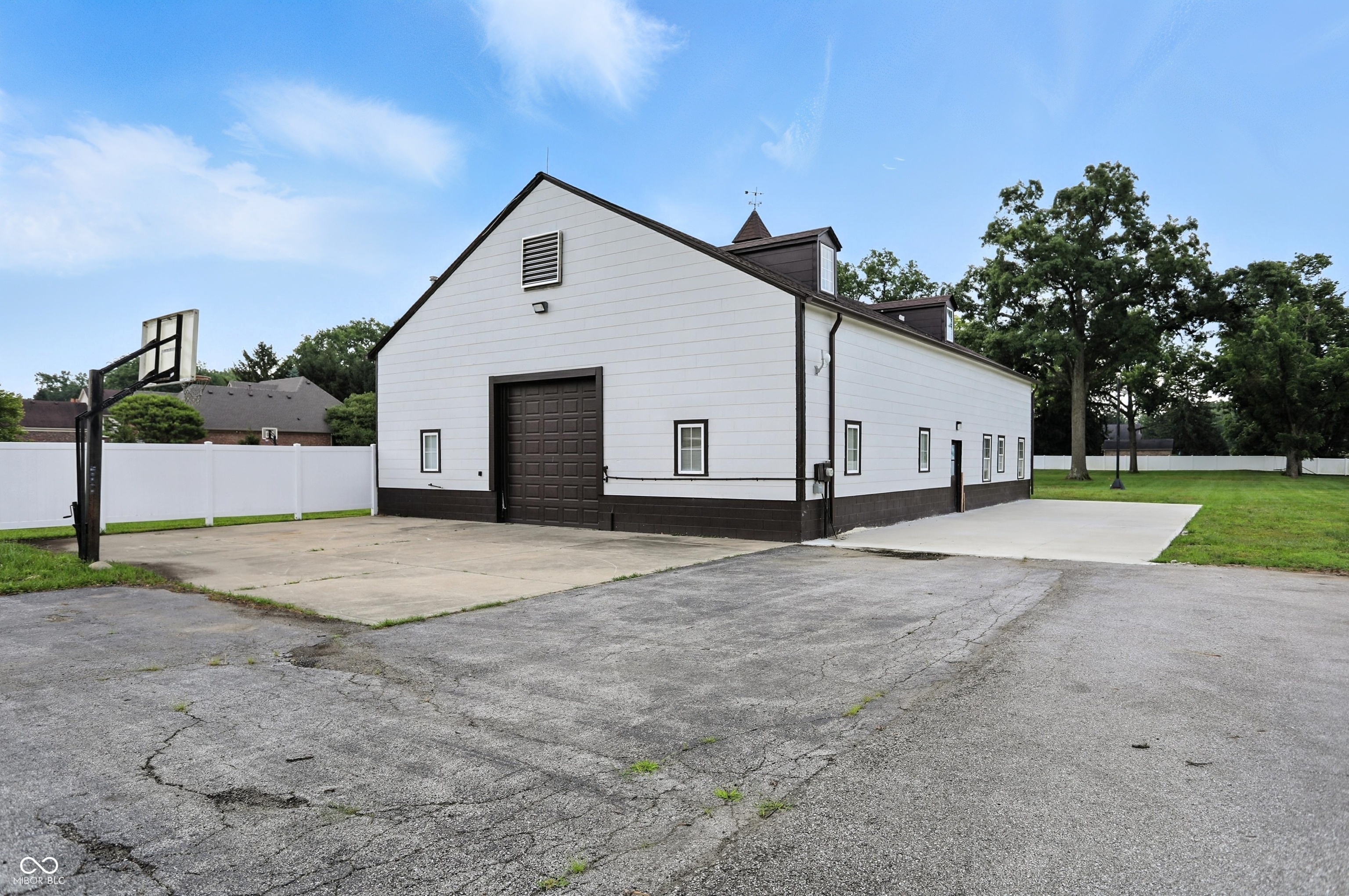 311 Jordan Road Indianapolis, IN 46217 - Photo 4 of 26