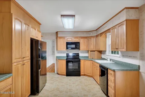 $450,000 | 9 Chestnut Lane, Clifton Park, NY 12065