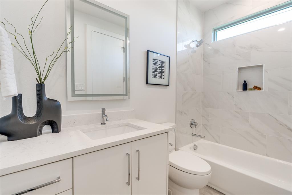 3940 Spring Valley Road, Unit 1 Farmers Branch, TX 75244 - Photo 16 of 19 a bathroom with a sink a toilet and a bathtub