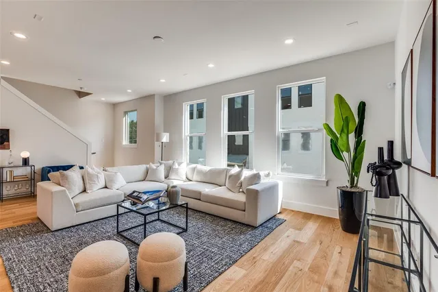 $499,000 | 3940 Spring Valley Road, Unit 1, Farmers Branch, TX 75244