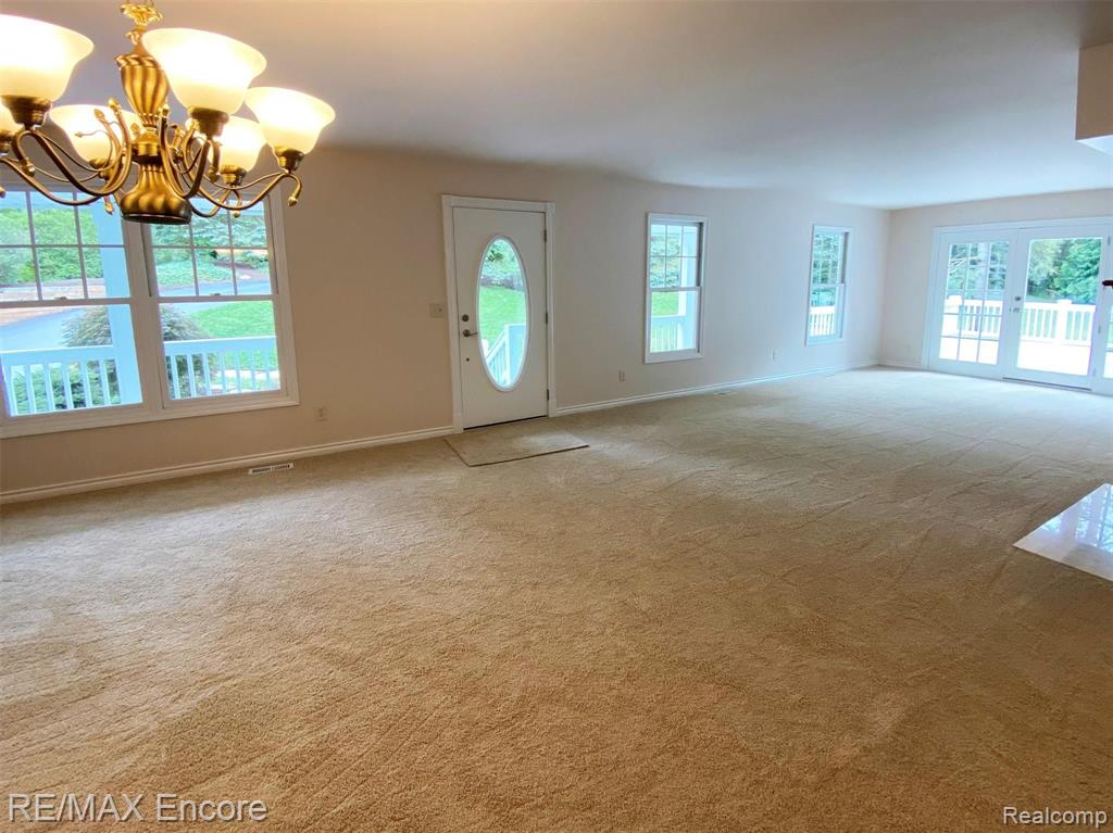 4210 Orion Road Rochester, MI 48306 - Photo 9 of 27