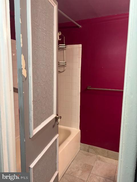 300 Byberry Road, Unit 202 Philadelphia, PA 19116 - Photo 18 of 32 a bathroom with a bathtub