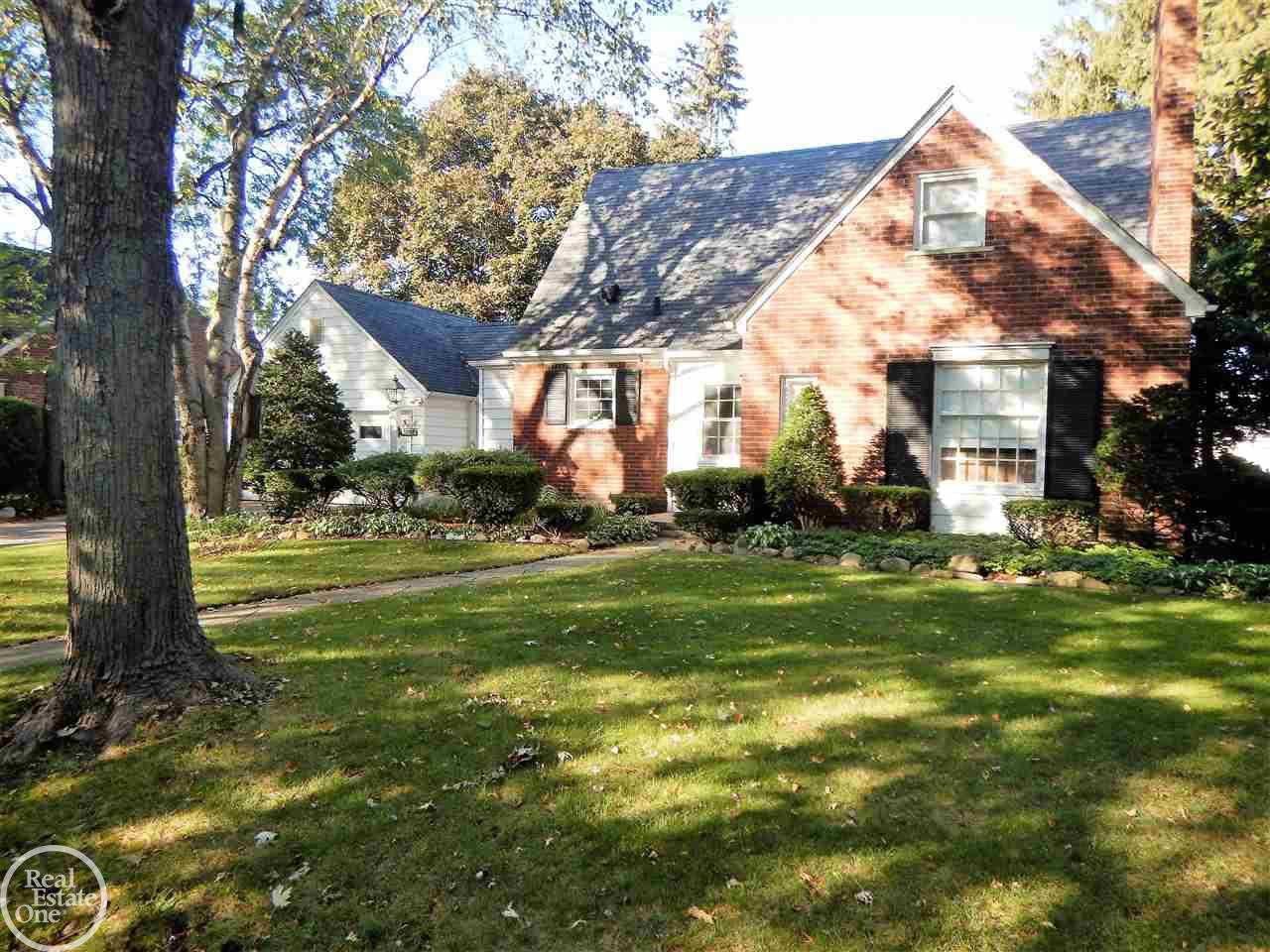 628 Hawthorne Road Grosse Pointe Woods, MI 48236 - Photo 2 of 31