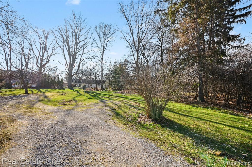 5840 Inkster Road West Bloomfield, MI 48323 - Photo 43 of 47