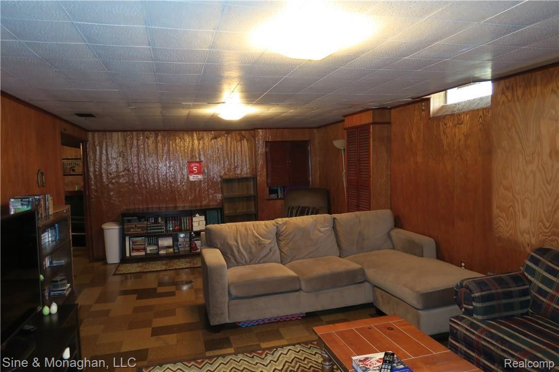 4121 Amherst Road Royal Oak, MI 48073 - Photo 12 of 19 IMG_3620.JPG