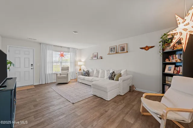 $1,875 | 107 Walton Drive, New Bern, NC 28562