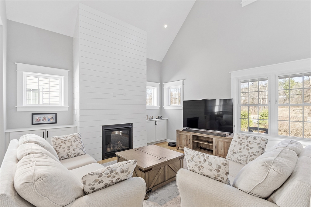 7 Baldwin Court, Unit 7 Harvard, MA 01451 - Photo 4 of 35