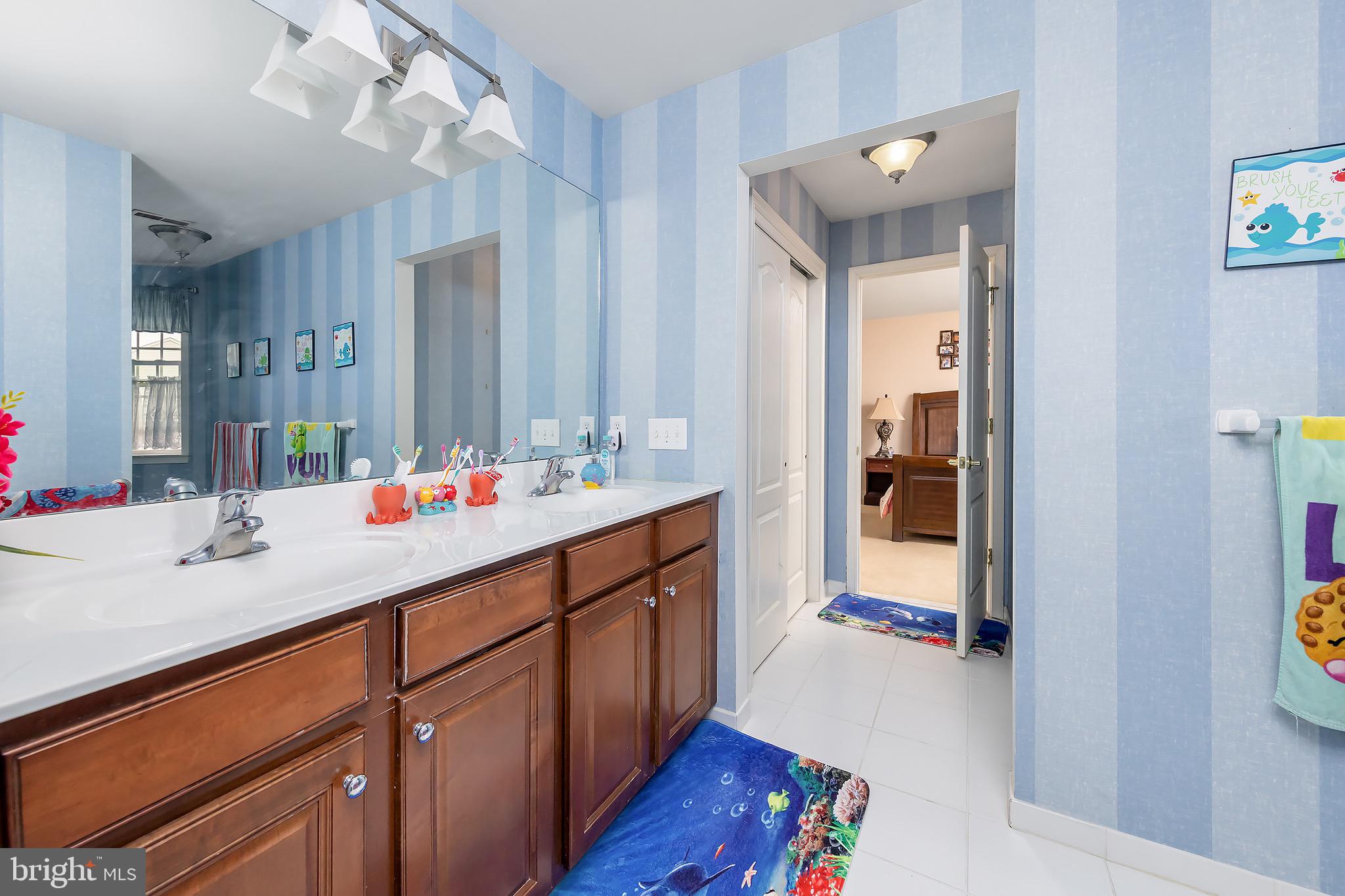 8 Curtmantle Road Mickleton, NJ 08056 - Photo 16 of 36 Jack & Jill Style Bath for Beds 2-3