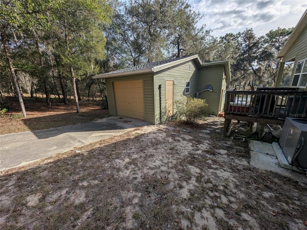 14730 Southeast 61st Street Road Ocklawaha, FL 32179 - Photo 58 of 88 a view of backyard of house with green space