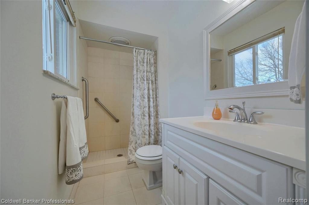 5050 Commerce Road West Bloomfield, MI 48324 - Photo 21 of 43