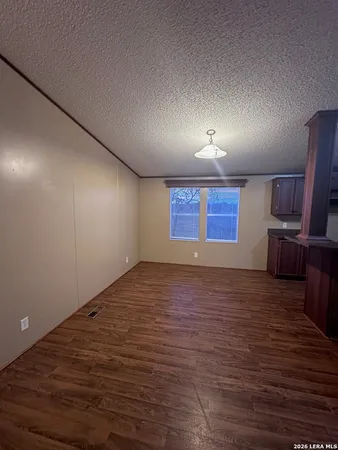 $1,500 | 738 Farm To Market Road 1283, Unit B, Pipe Creek, TX 78063