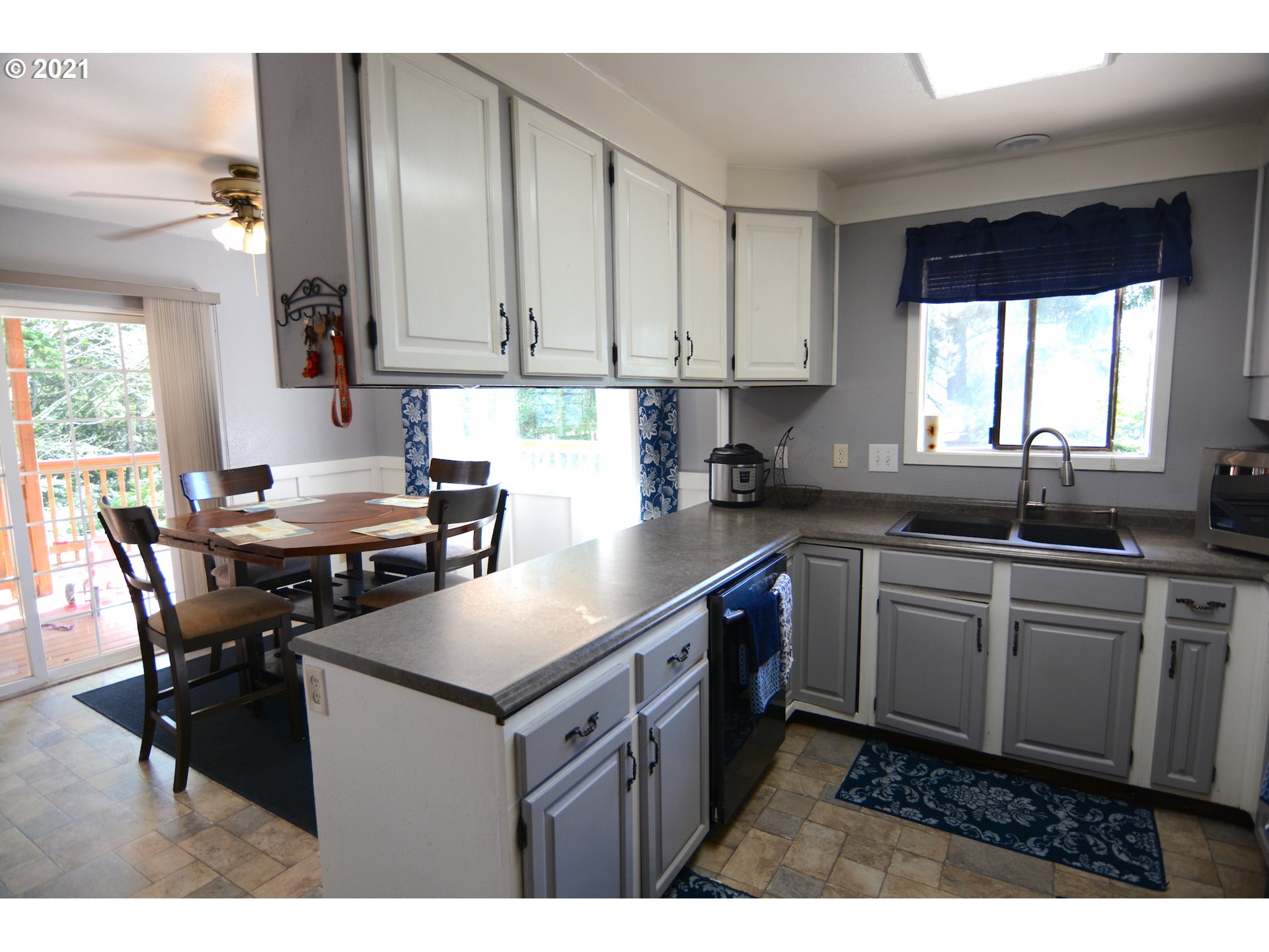 64472 Tomita Road Coos Bay, OR 97420 - Photo 9 of 32 Gallery Image 9