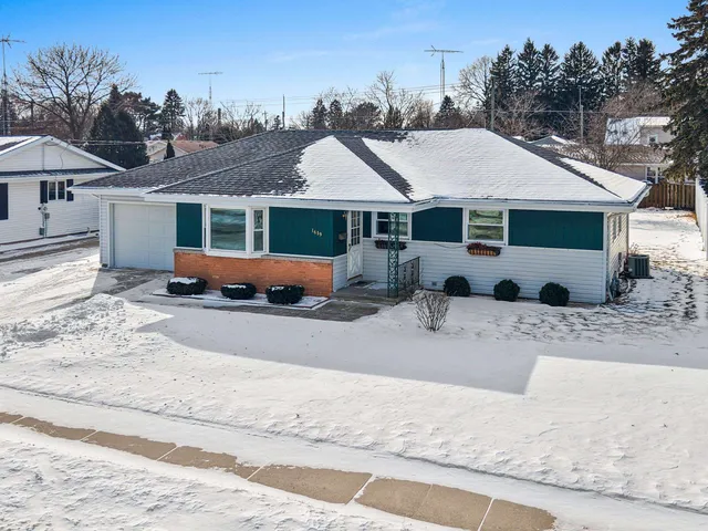 $299,900 | 1619 Orchard Drive, Manitowoc, WI 54220