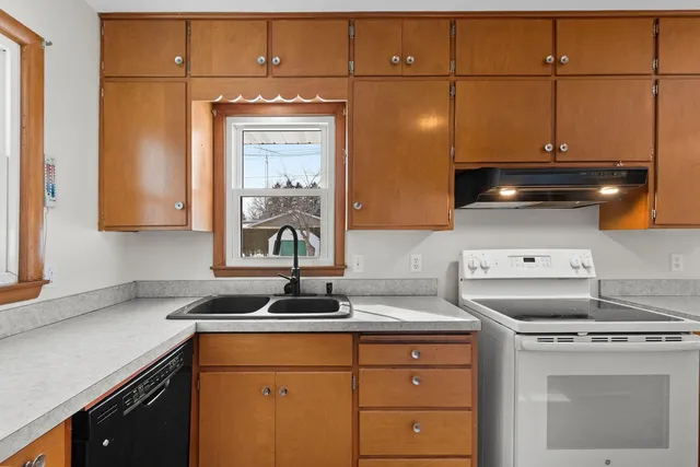 $299,900 | 1619 Orchard Drive, Manitowoc, WI 54220