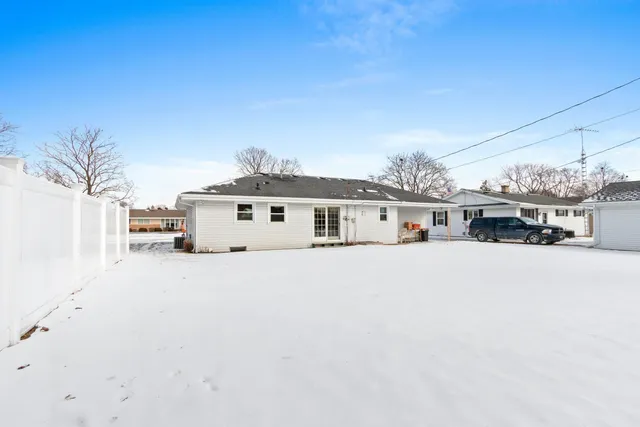$299,900 | 1619 Orchard Drive, Manitowoc, WI 54220