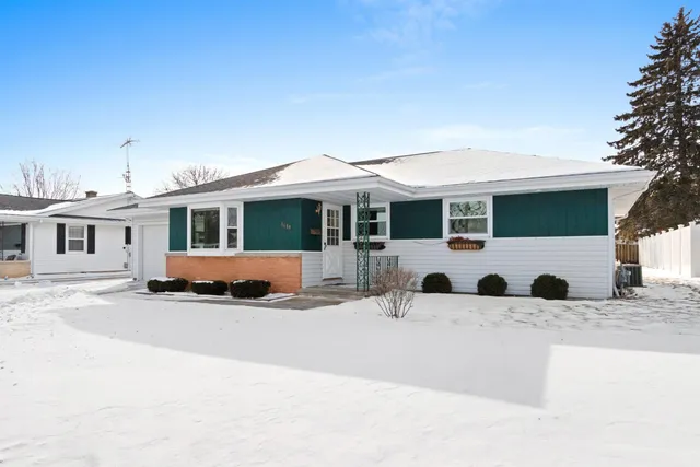 $299,900 | 1619 Orchard Drive, Manitowoc, WI 54220