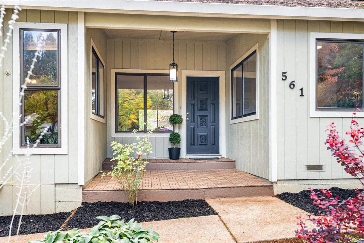 561 Blight Road Grass Valley, CA 95945 - Photo 2 of 44 a front view of a house
