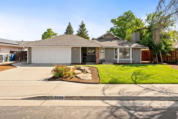 $399,900 | 3099 Ezie Avenue, Clovis, CA 93611