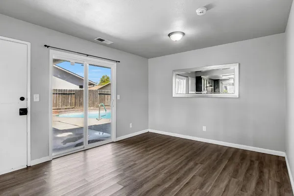 $418,000 | 3099 Ezie Avenue, Clovis, CA 93611