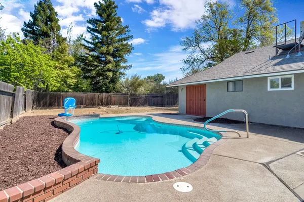 $418,000 | 3099 Ezie Avenue, Clovis, CA 93611