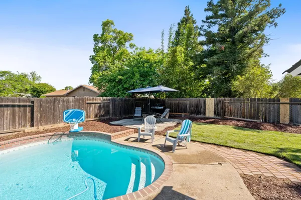 $399,900 | 3099 Ezie Avenue, Clovis, CA 93611