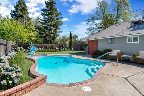 $418,000 | 3099 Ezie Avenue, Clovis, CA 93611