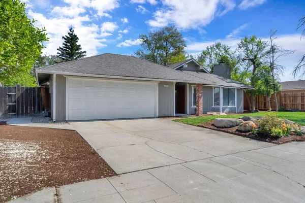 $418,000 | 3099 Ezie Avenue, Clovis, CA 93611
