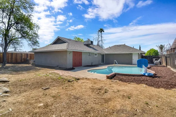 $418,000 | 3099 Ezie Avenue, Clovis, CA 93611