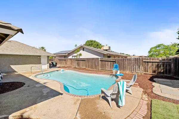 $399,900 | 3099 Ezie Avenue, Clovis, CA 93611