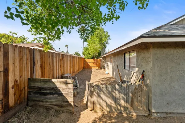 $399,900 | 3099 Ezie Avenue, Clovis, CA 93611