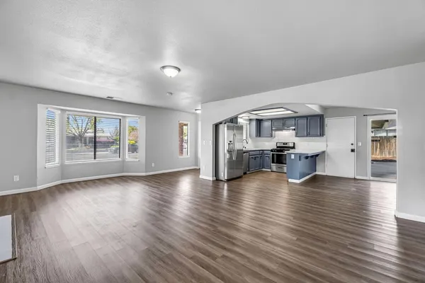 $418,000 | 3099 Ezie Avenue, Clovis, CA 93611