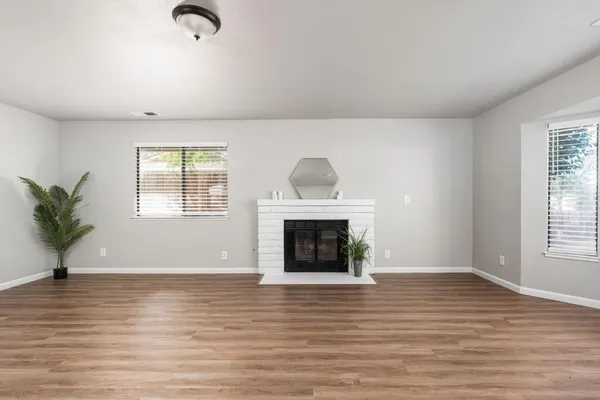 $399,900 | 3099 Ezie Avenue, Clovis, CA 93611
