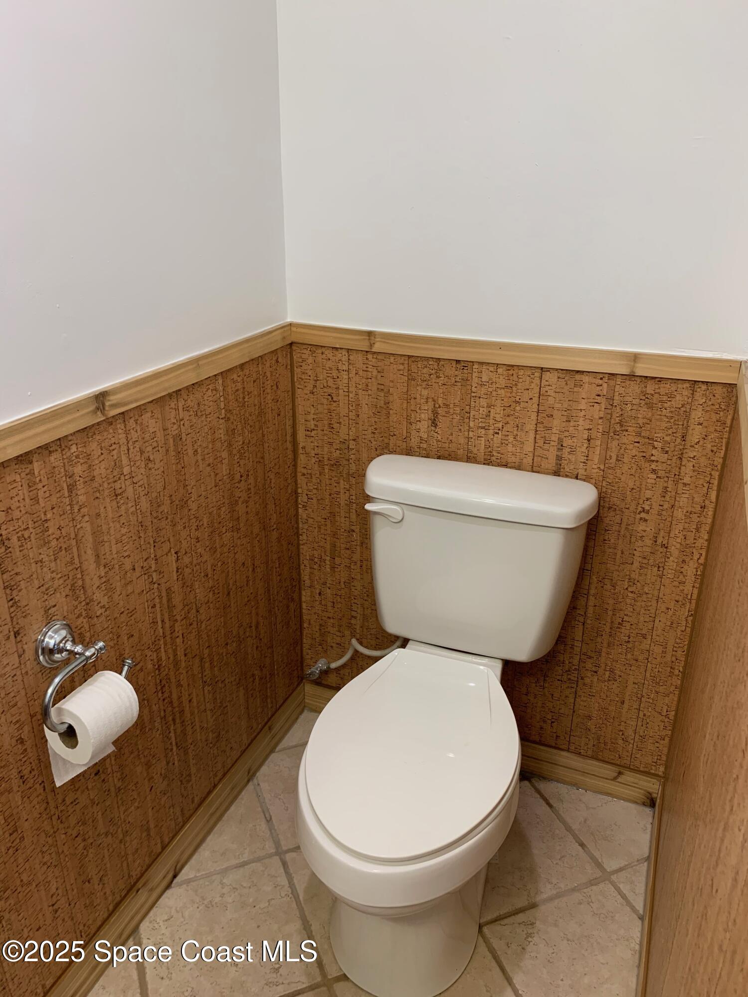 110 Del Flora Indialantic, FL 32903 - Photo 29 of 33 a bathroom with a toilet a sink and mirror