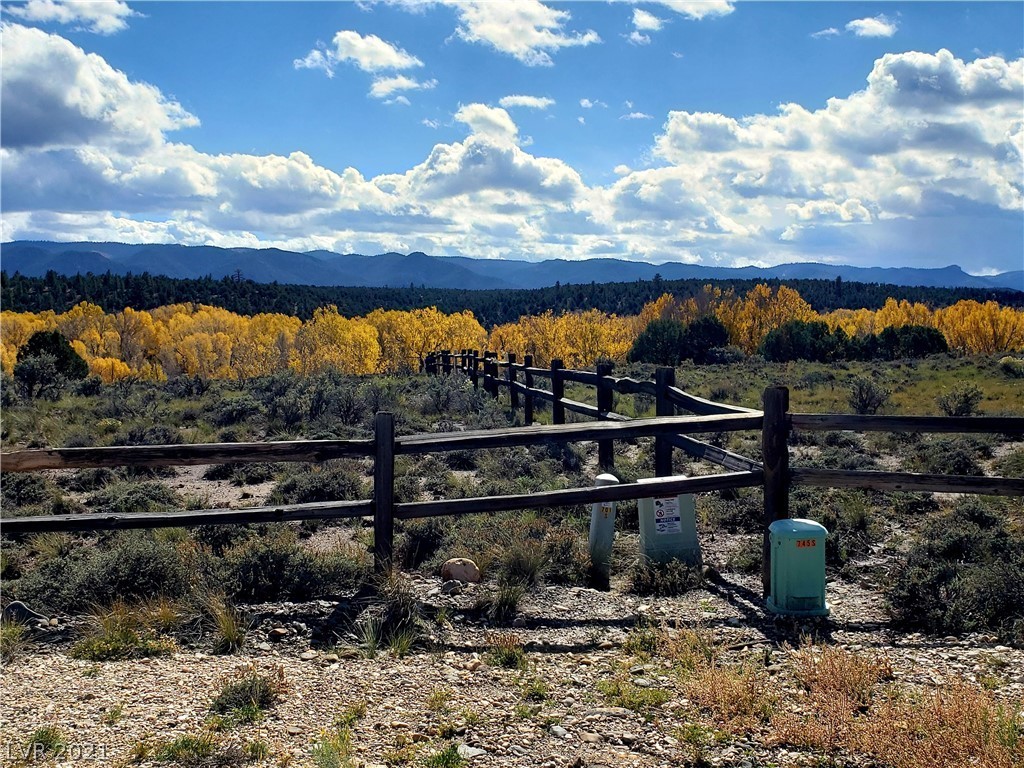 163 West Bryce Gate Circle Hatch, UT 84735 - Photo 3 of 32