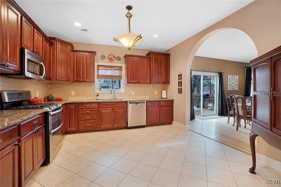 3223 Willow Grove Road Pocono Summit, PA 18346 - Photo 11 of 43 Kitchen