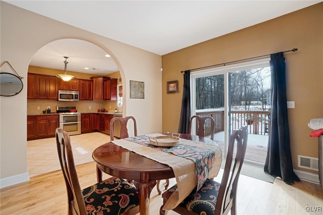 3223 Willow Grove Road Pocono Summit, PA 18346 - Photo 13 of 43 Dining Area