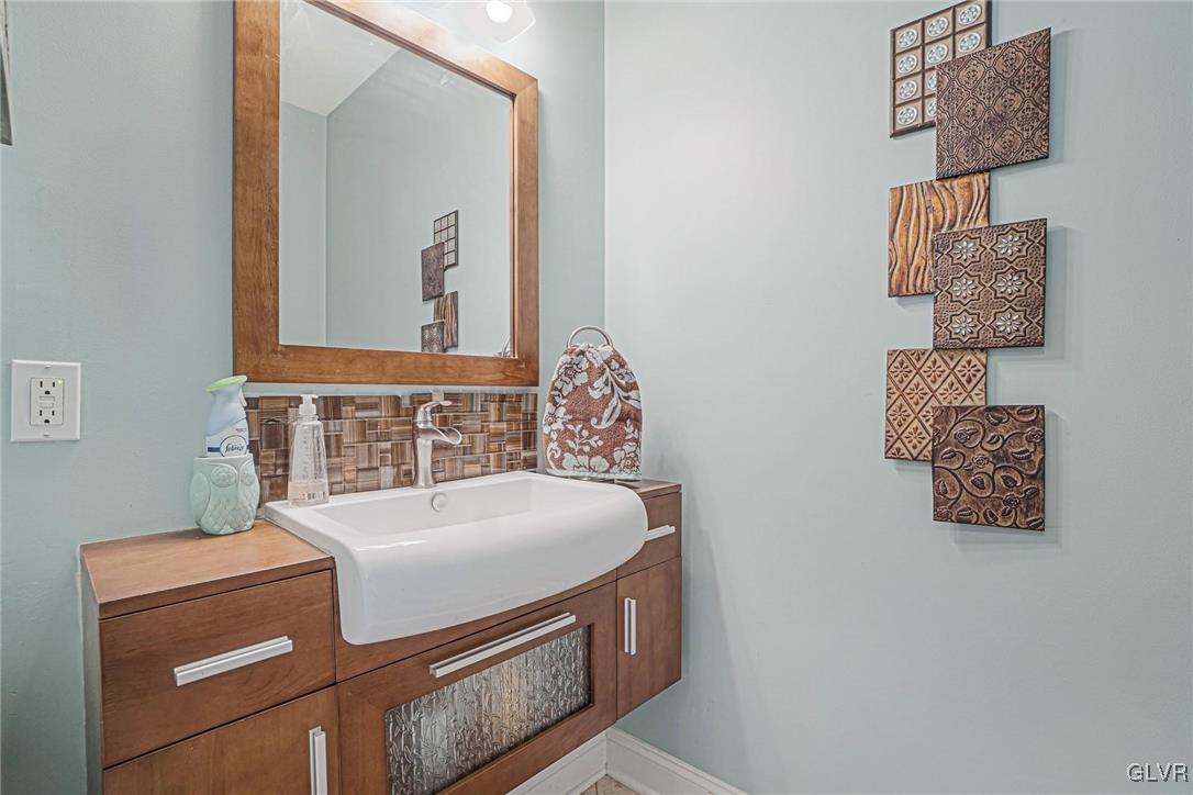 3223 Willow Grove Road Pocono Summit, PA 18346 - Photo 19 of 43 Powder Room