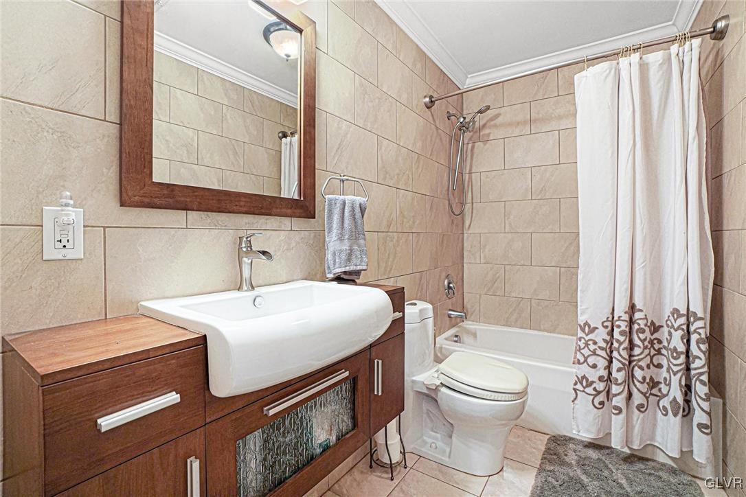 3223 Willow Grove Road Pocono Summit, PA 18346 - Photo 32 of 43 Main Bath