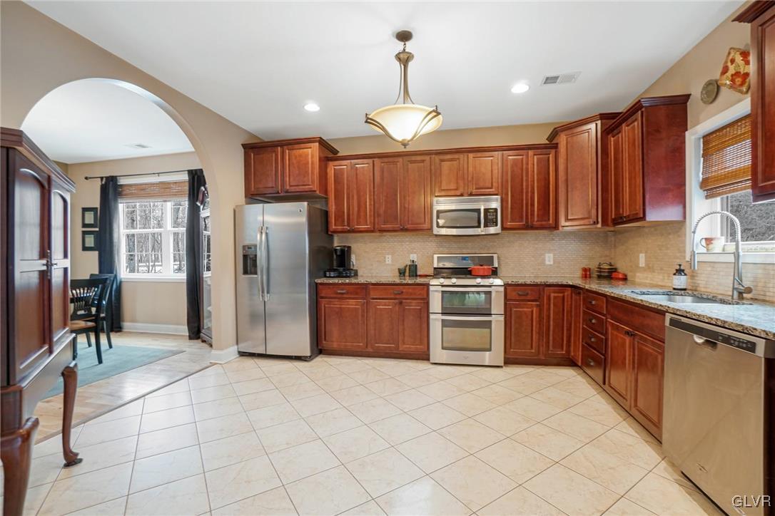 3223 Willow Grove Road Pocono Summit, PA 18346 - Photo 9 of 43 Kitchen