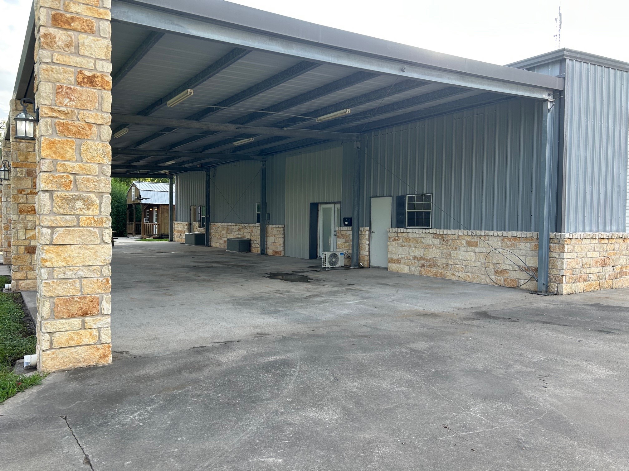 7301 Pearson Road Santa Fe, TX 77517 - Photo 11 of 46 an empty room with windows