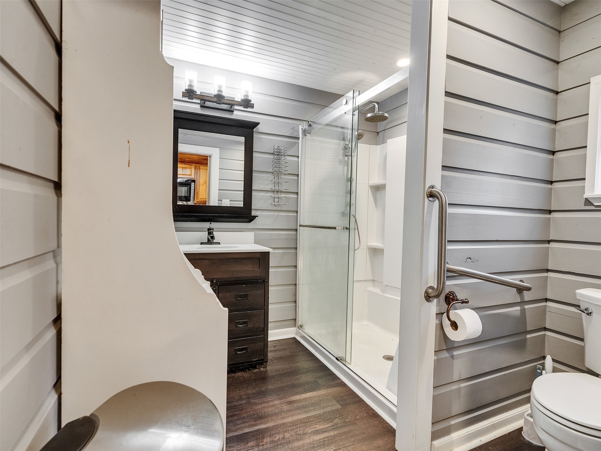 7301 Pearson Road Santa Fe, TX 77517 - Photo 34 of 46 a bathroom with a sink a toilet and shower
