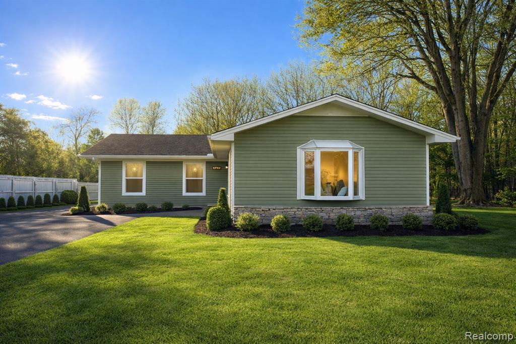3750 Alida Avenue Rochester Hills, MI 48309 - Photo 1 of 68