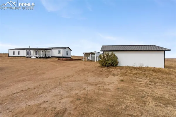a view of a big room with wooden floor and fence
